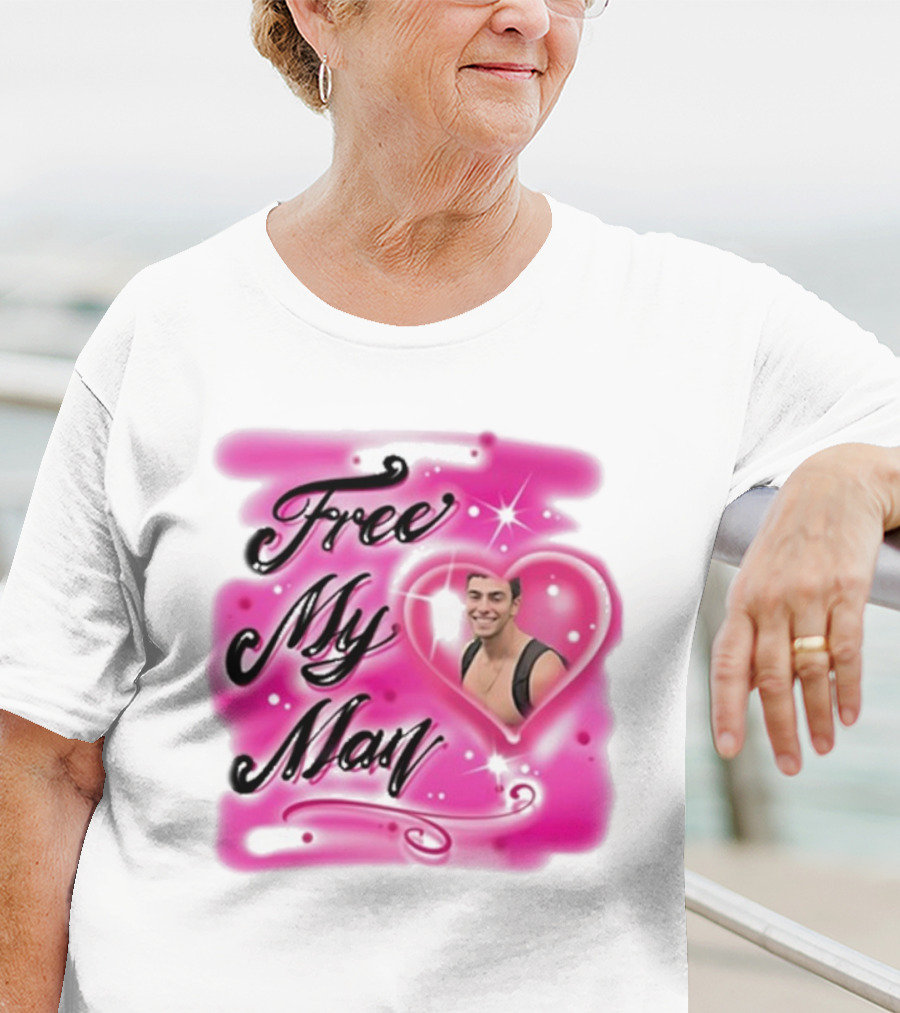 Free My Man Luigi Mangione Heart Pink Background T-Shirt