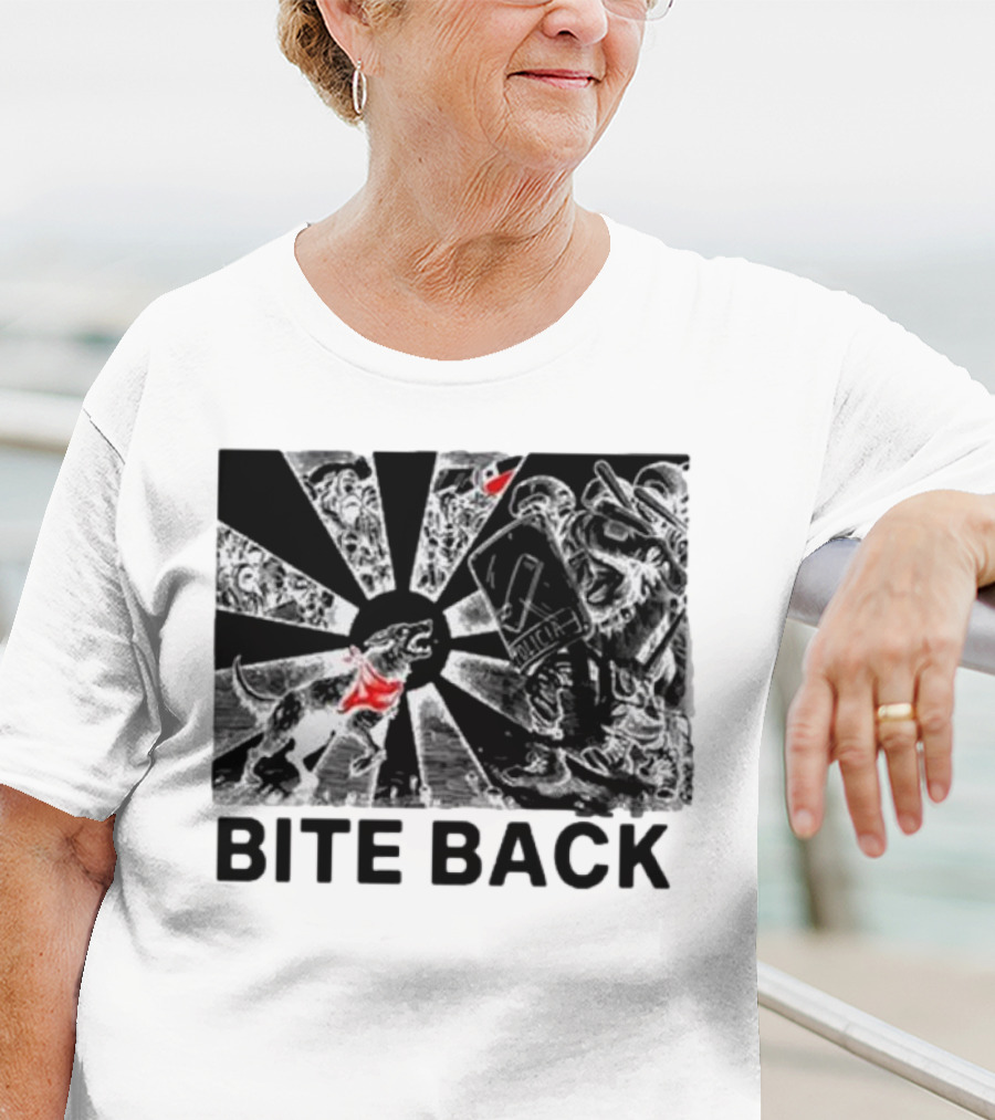 "Bite Back Punkwithacamera Dog Confronts Riot Police" T-Shirt