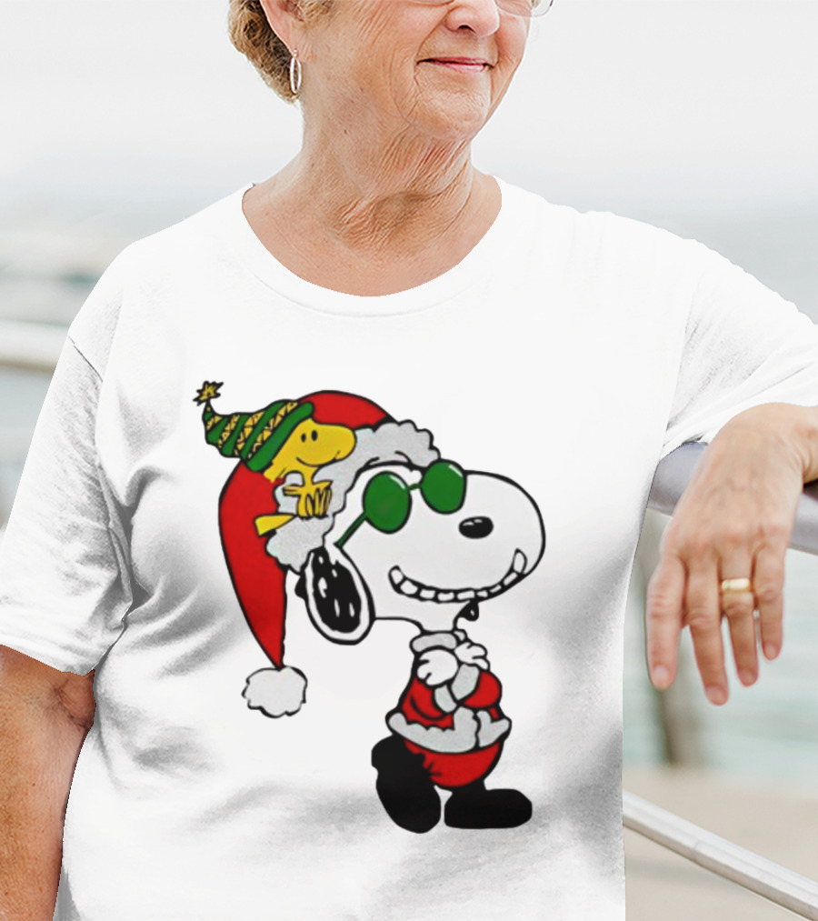 Snoopy And Woodstock Peanuts Merry Christmas Santa Hat And Sunglasses T-Shirt