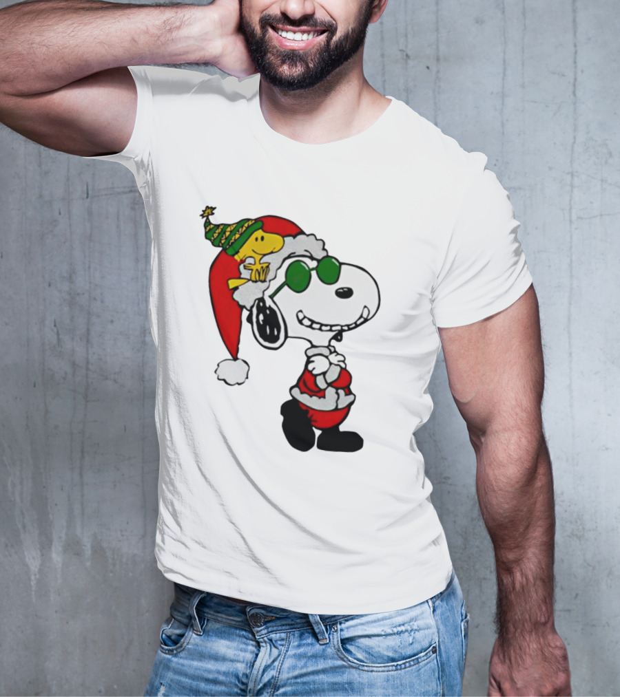 Snoopy And Woodstock Peanuts Merry Christmas Santa Hat And Sunglasses T-Shirt