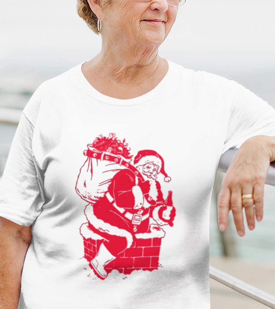 Santa Claws Funny Cat Christmas Beer Chimney Scene T-Shirt