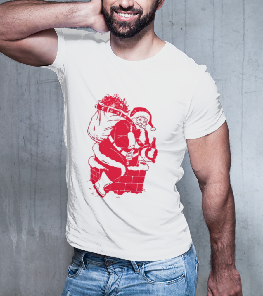 Santa Claws Funny Cat Christmas Beer Chimney Scene T-Shirt