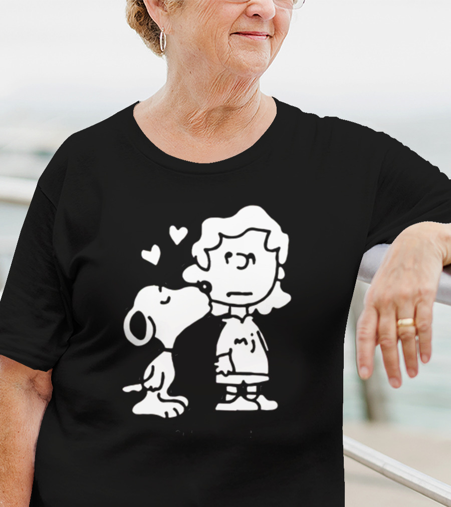 Puppy Love Snoopy Kissing Lucy Peanuts Hearts T-Shirt