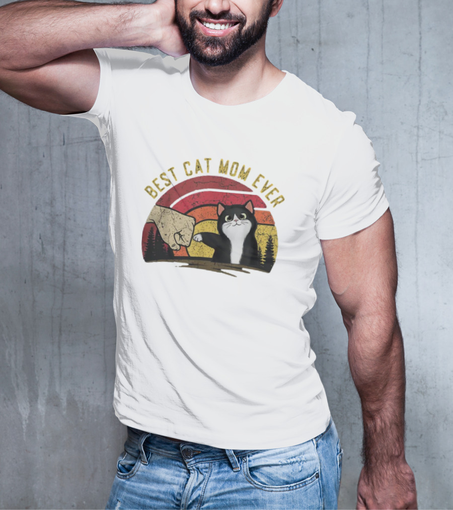 Best Cat Mom Ever Vintage Rainbow Sunset Fist Bump Cat T-Shirt