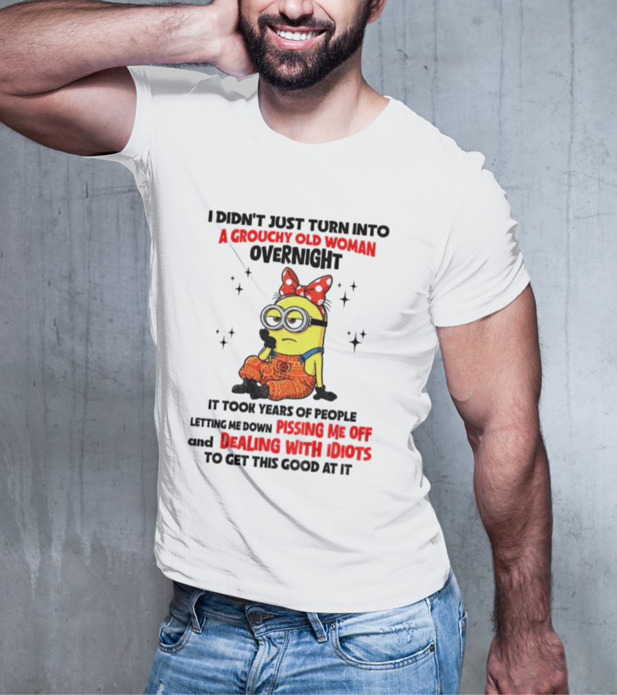 Minion Grouchy Old Woman Pissing Me Off Dealing With Idiots হ হাসির পোস্টার T-Shirt