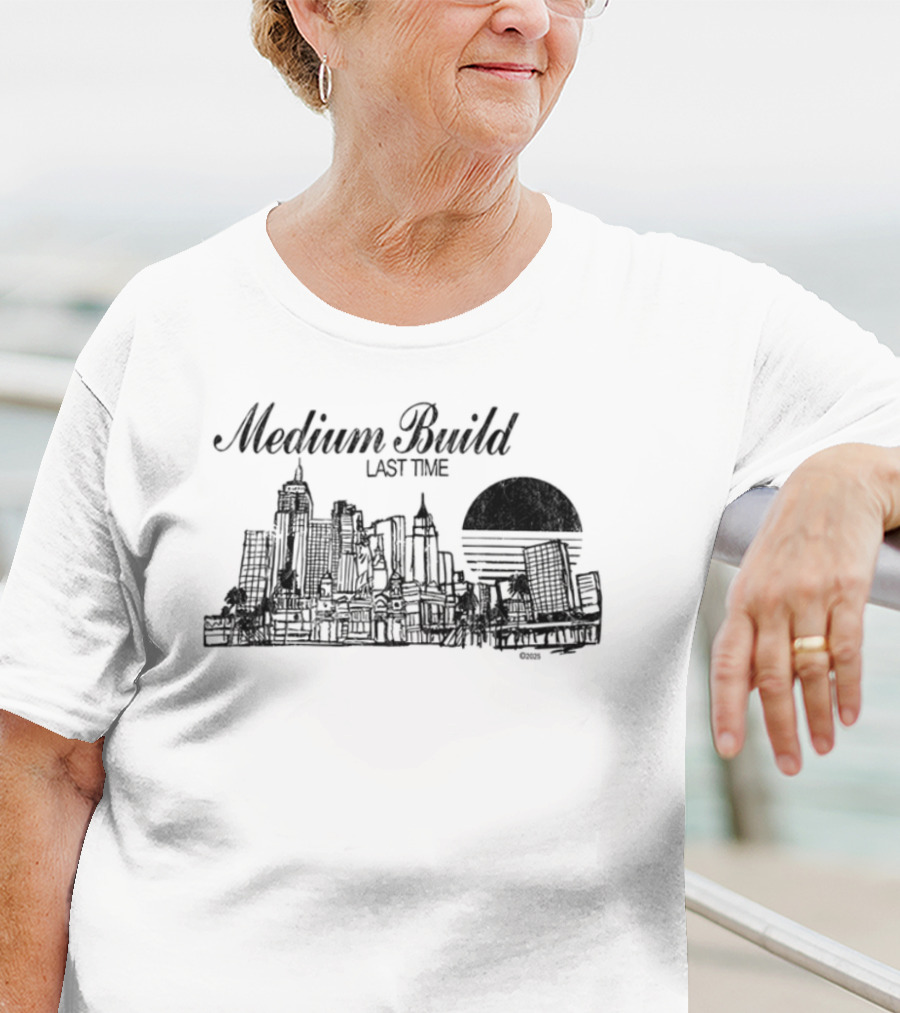 Medium Build Last Time Cityscape Chicago Urban Skyline T-Shirt