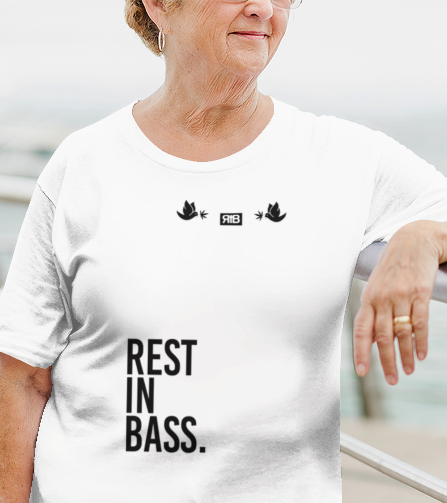 Rest In Bass Che Flying High Peace Symbol Headphones Star Elements T-Shirt