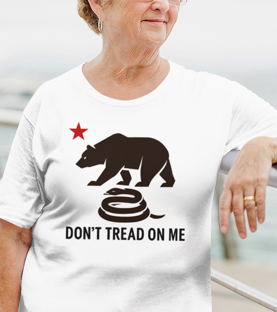 California Bear Tyrant King Don't Tread On Me Symbol With Star And Snake T-Shirt