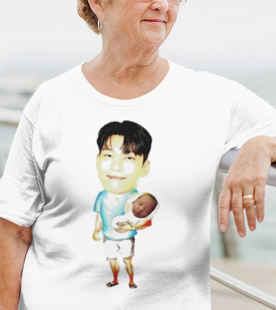 Papa Front Man Squid Game Player 222 Wi Ha Carrying Baby T-Shirt