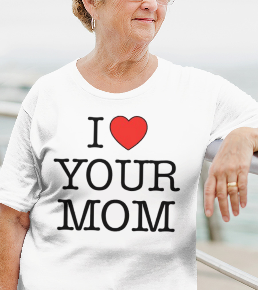 Kruzadar I Love Your Mom Heart Graphic T-Shirt
