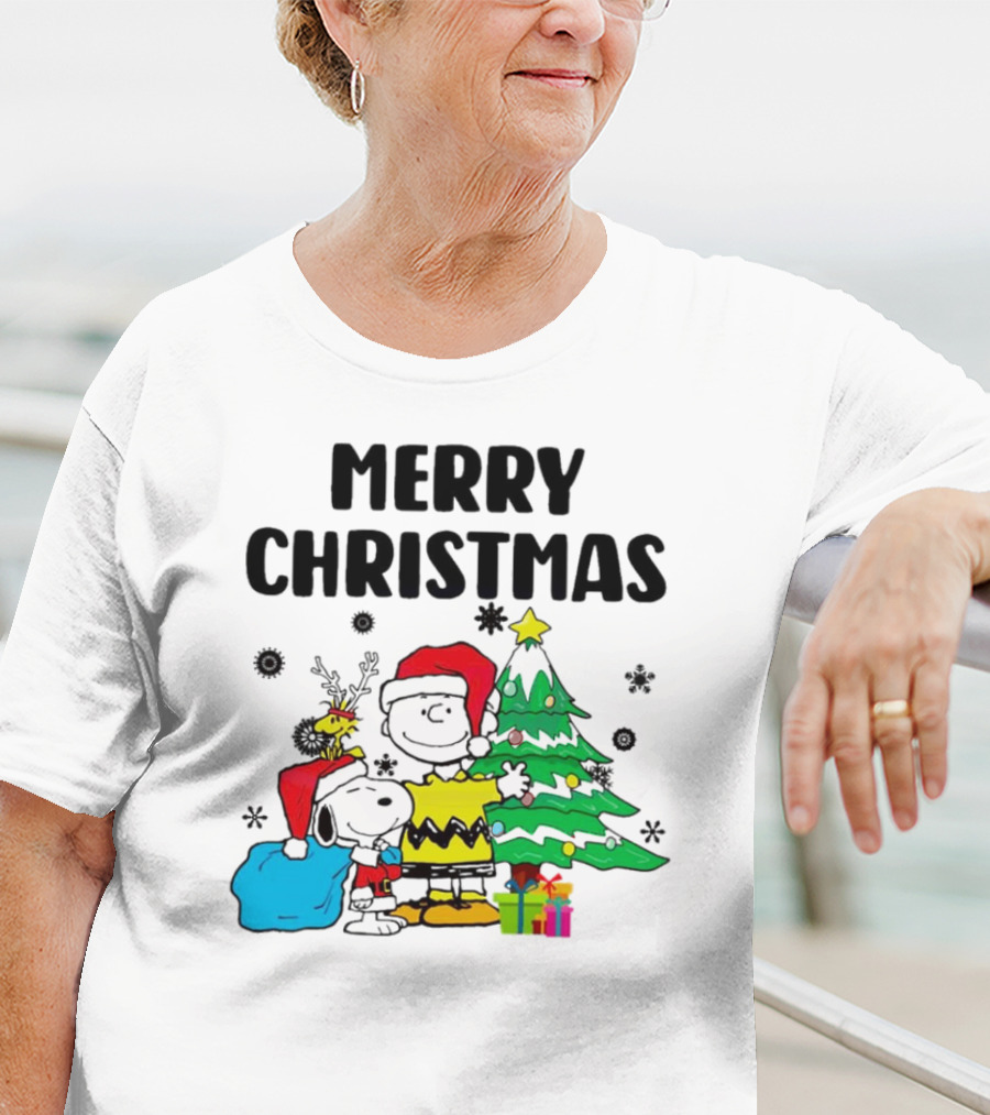 Charlie Snoopy Woodstock Merry Christmas Tree Santa Hats T-Shirt