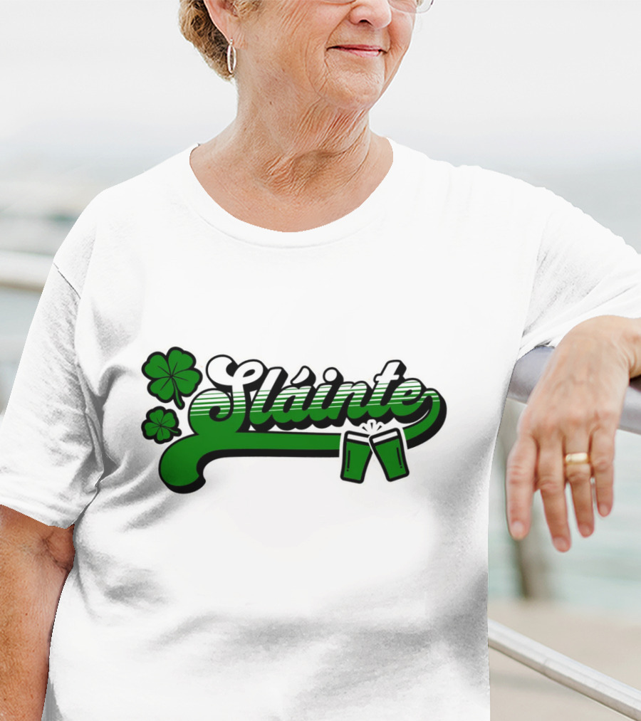 Sláinte Shamrock Gaelic Toast With Beer Glasses T-Shirt