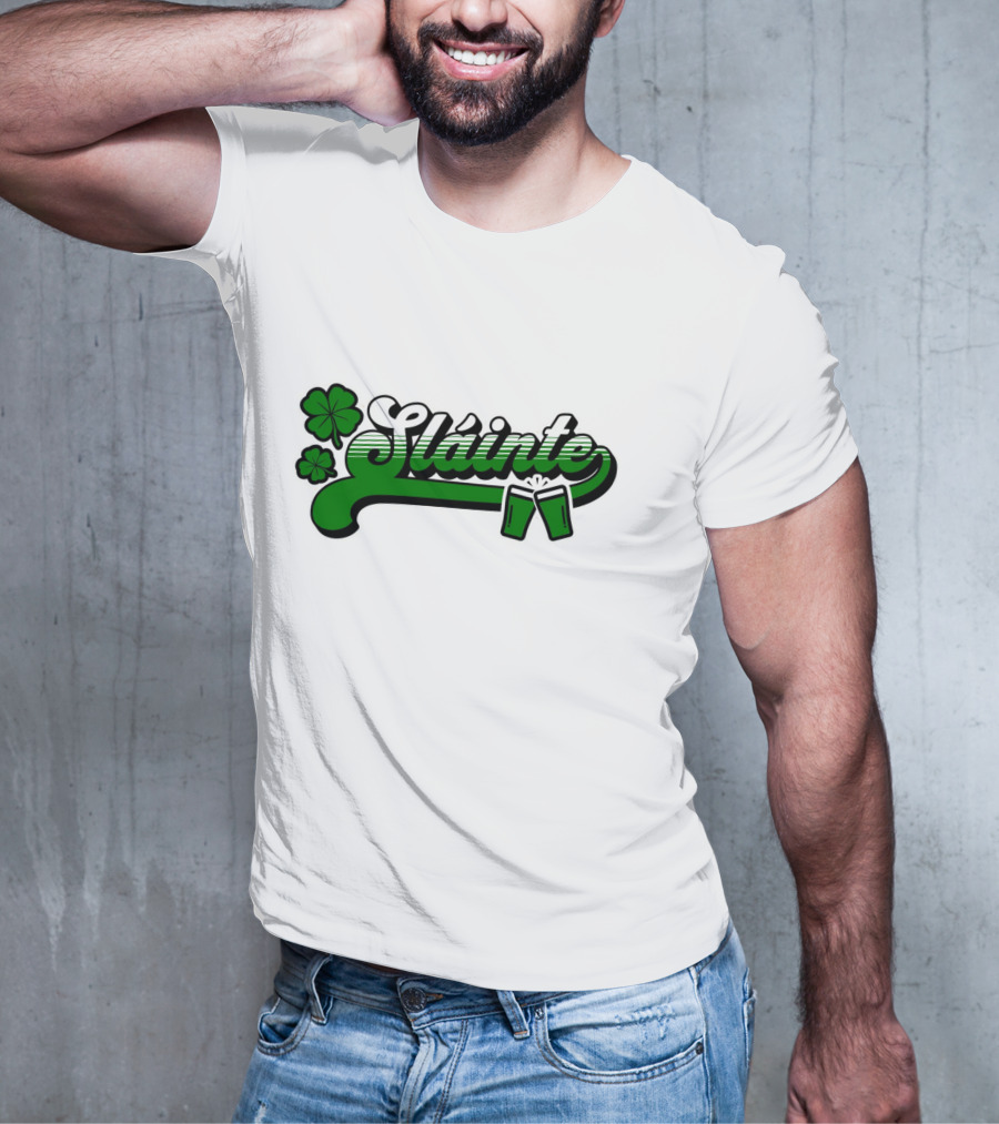 Sláinte Shamrock Gaelic Toast With Beer Glasses T-Shirt