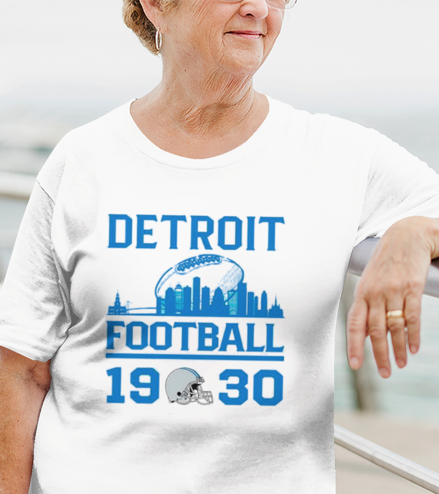 Detroit Lions Football 1930 Skyline Helmet Motif T-Shirt