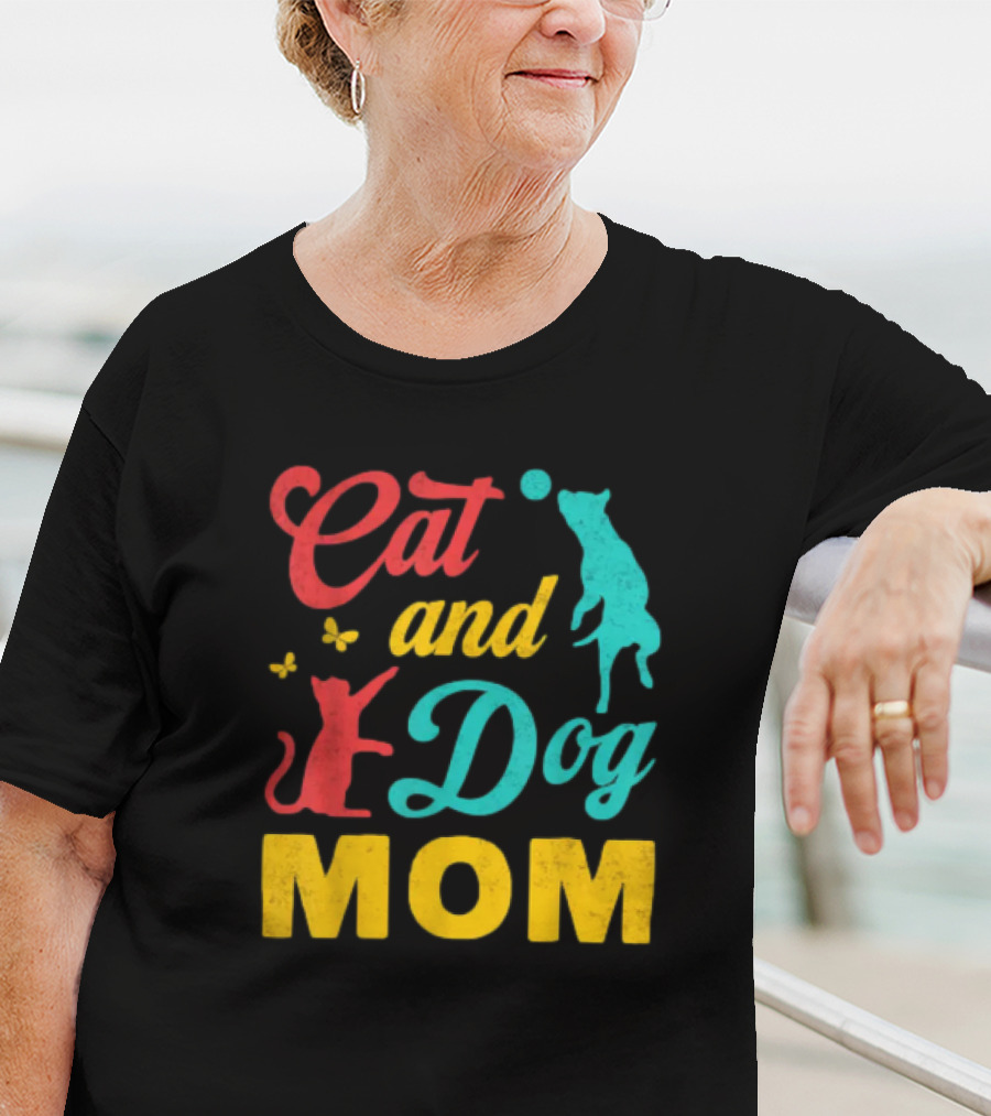 Cat And Dog Mom Vintage Mothers Day Cat Dog Lover Mama T-Shirt