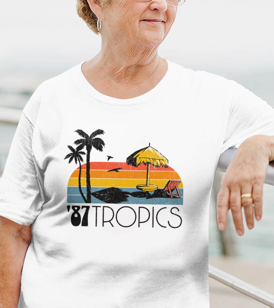 '87 Tropics Palm Beach Sunset Umbrella Lounge Chair T-Shirt