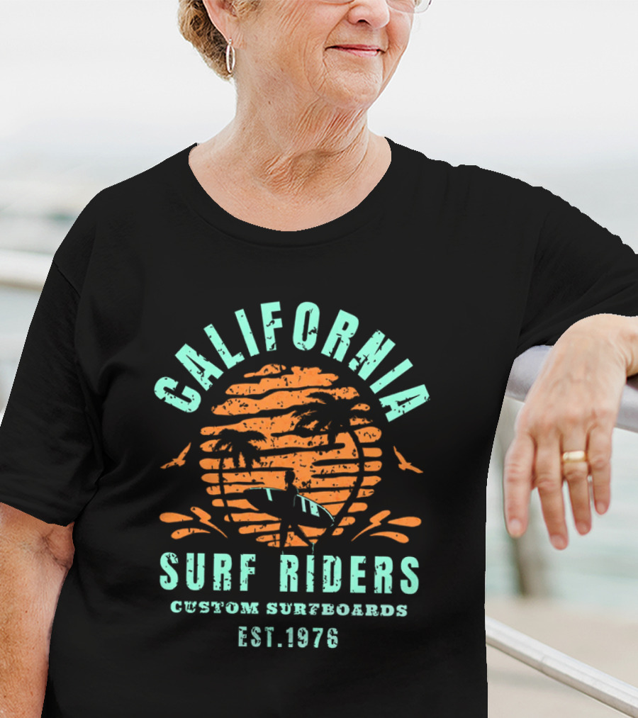 California Surf Riders Custom Surfboards Est. 1976 Vintage Beach Scene T-Shirt