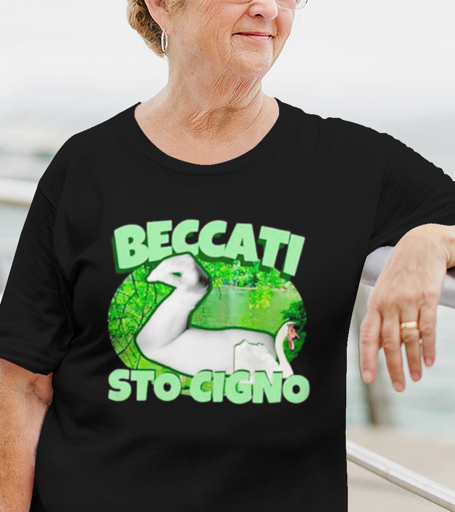 Beccati Sto Cigno Goose Meme - Italian Humor With Green Lake Background T-Shirt