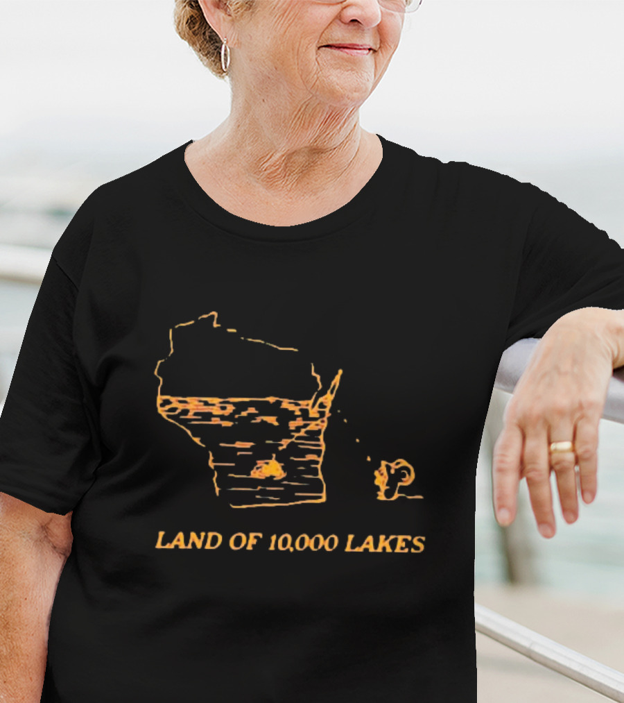 Land Of 10,000 Lakes Wisconsin Map Fishing Scene T-Shirt