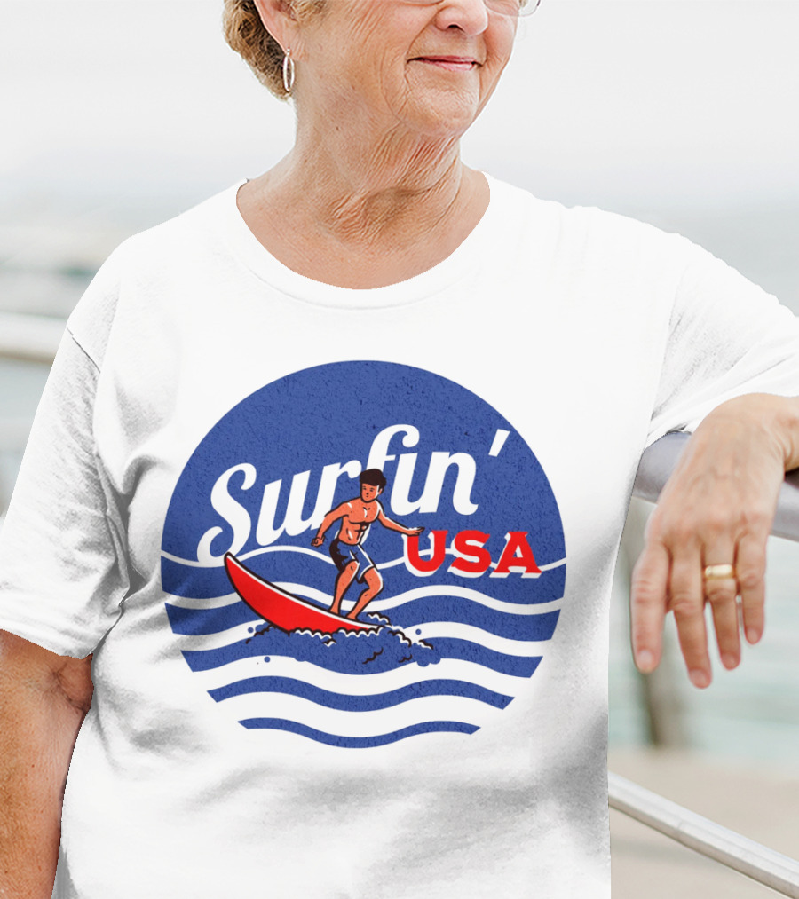 Surfin' USA Surfboard Waves Circle T-Shirt