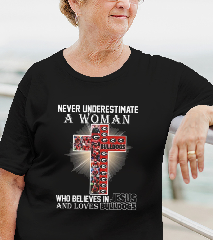 Never Underestimate A Woman Who Believes In Jesus And Loves Georgia Bulldogs T-Shirt