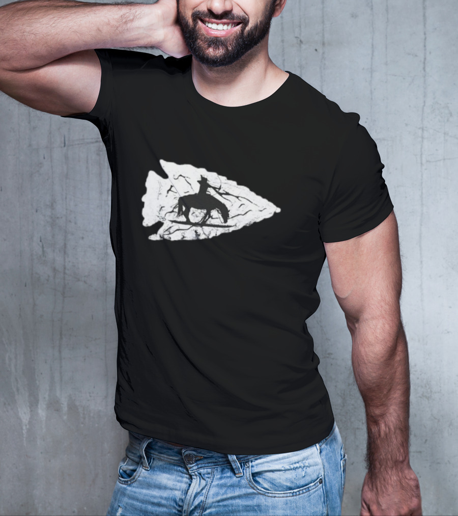 Arrowhead Hunting Native American Relic Hunter Rider On Horse Arrowhead T-Shirt