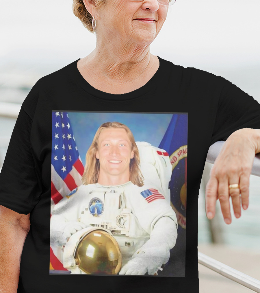 Trevor Lawrence Jacksonville Jaguars Win A Game Or Go To The Moon Astronaut USA Flag T-Shirt