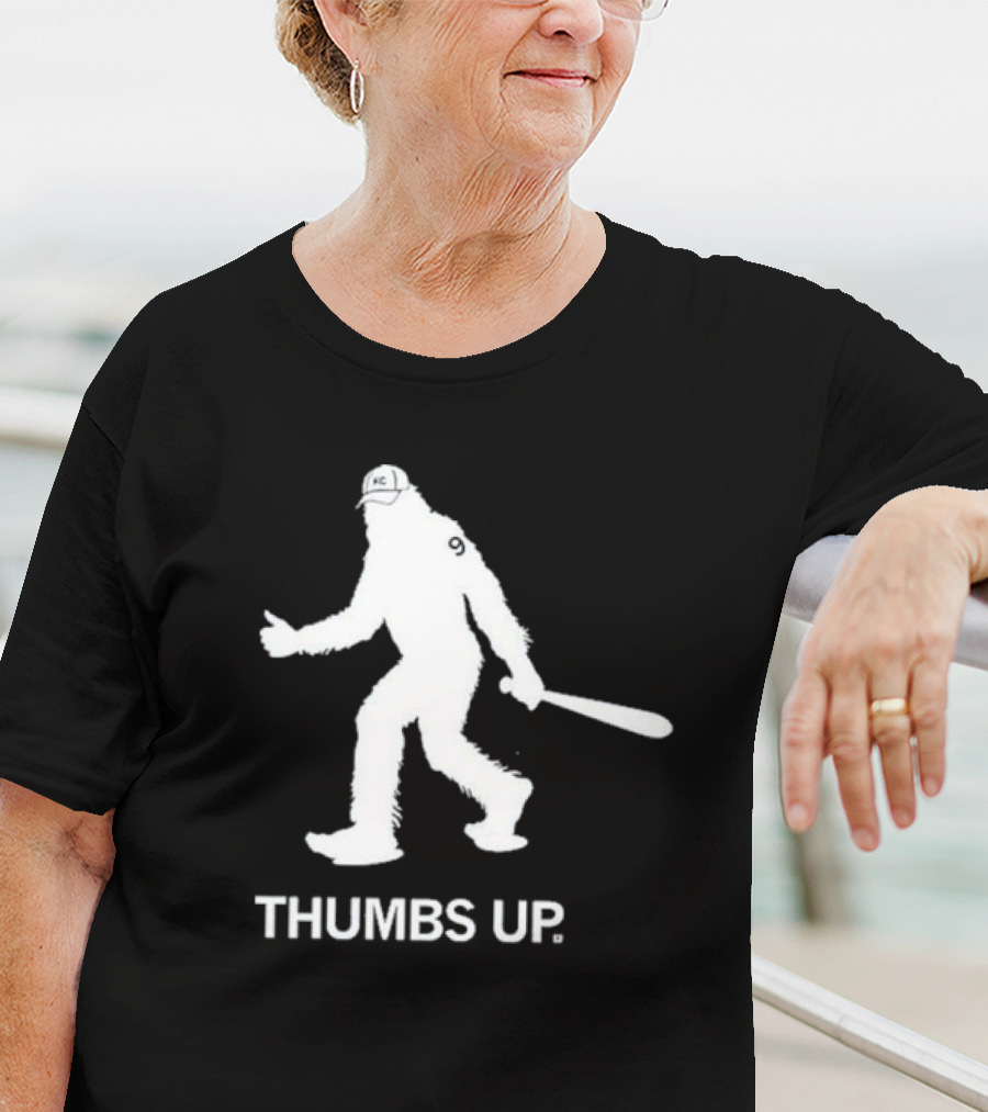 Thumbs Up Sasquatch KC Royals Baseball Bat номер 9 T-Shirt