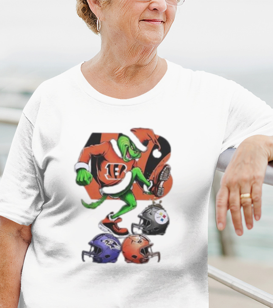 Christmas Grinch Cincinnati Bengals Stomp Ravens Browns Steelers NFL Helmets T-Shirt