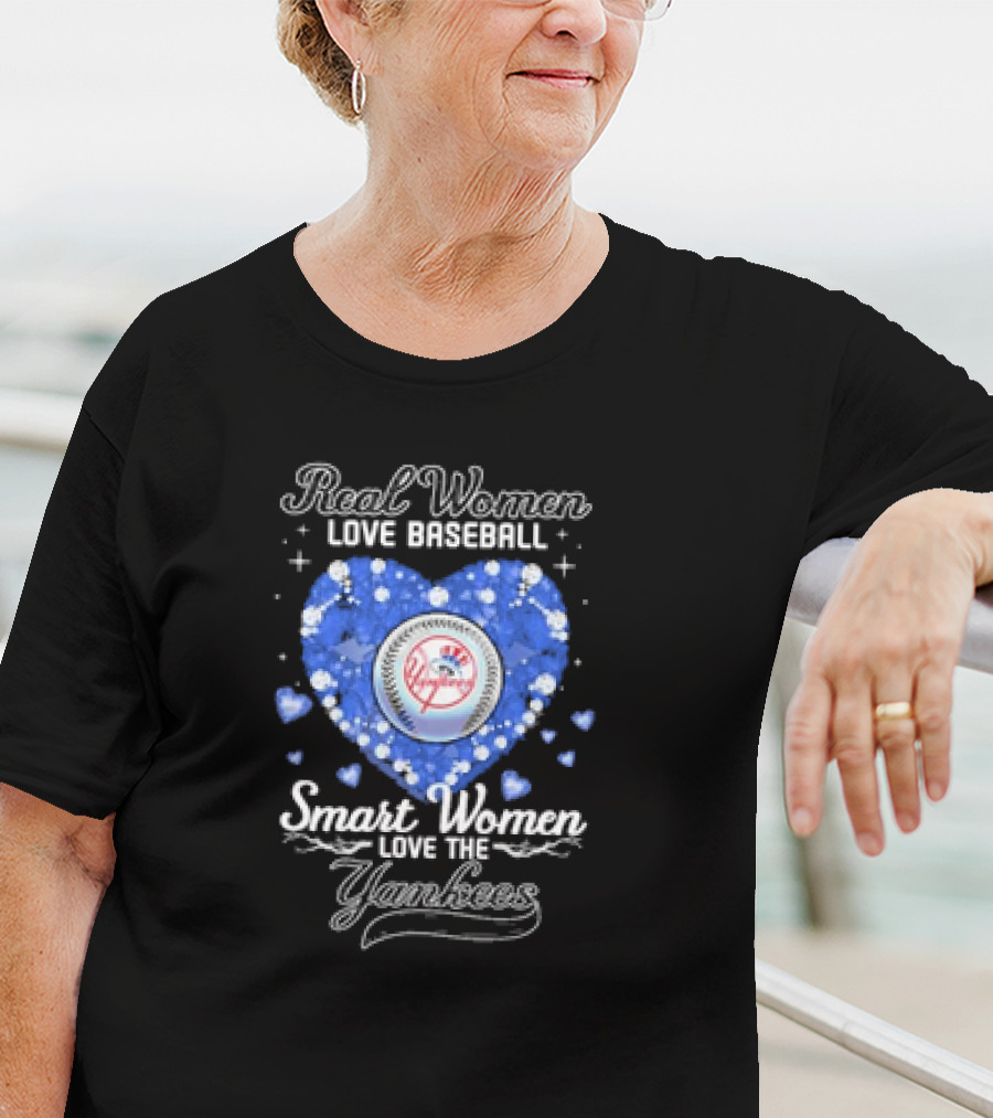 Real Women Love Baseball Smart Women Love The New York Yankees Vintage Diamonds T-Shirt