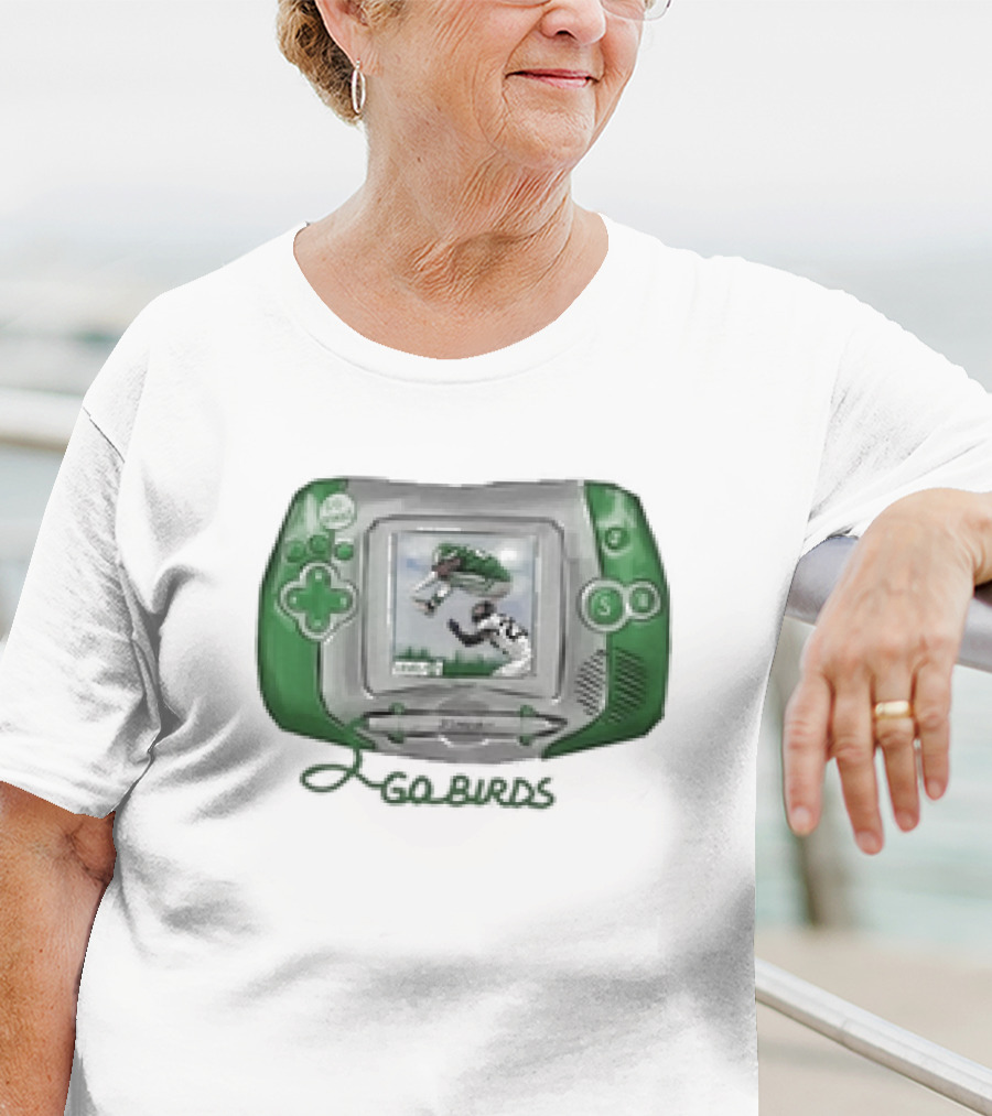 Dhwanisaraiya Go Birds Retro Handheld Console Green Classic Footballer Scene T-Shirt