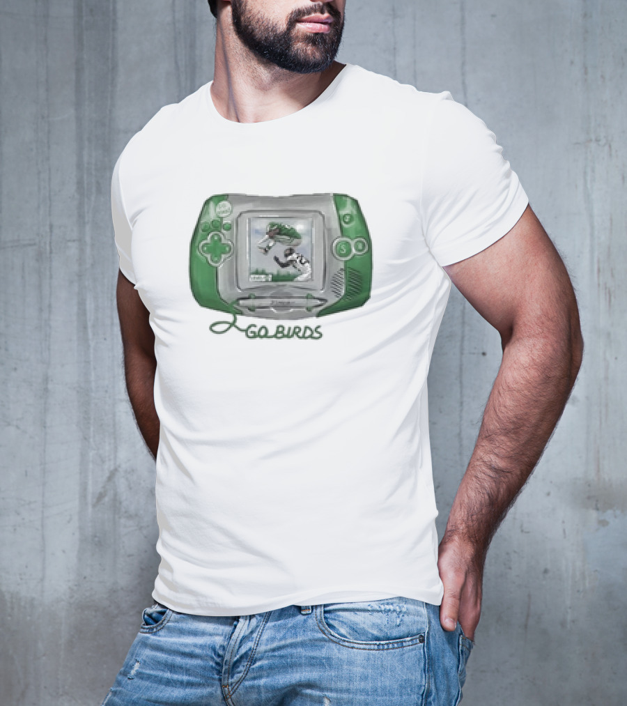 Dhwanisaraiya Go Birds Retro Handheld Console Green Classic Footballer Scene T-Shirt
