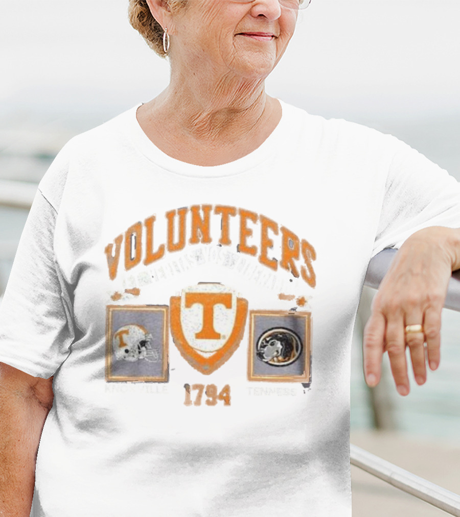 Volunteers Tennessee 1794 Knoxville ET Veritas Liberabit Football Helmet T-Shirt