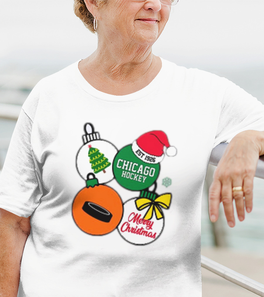 Merry Christmas Chicago Hockey Est 1926 Santa Hat Ornaments Hockey Puck Holiday T-Shirt