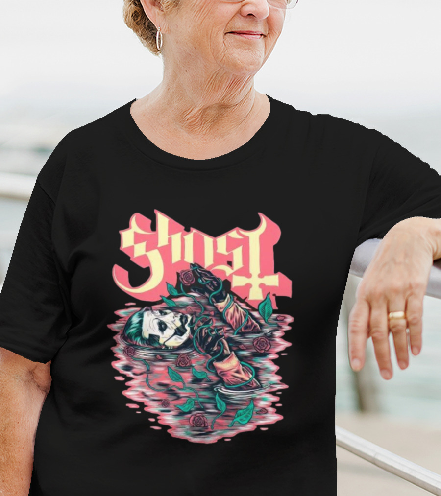 Ghost Pre-Raphaelite Art Nouveau Illustration With Roses T-Shirt