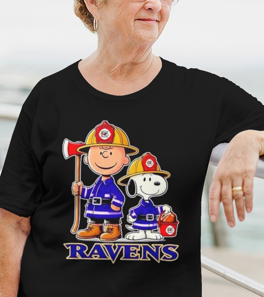 Firefighter Charlie Brown And Snoopy Baltimore Ravens T-Shirt