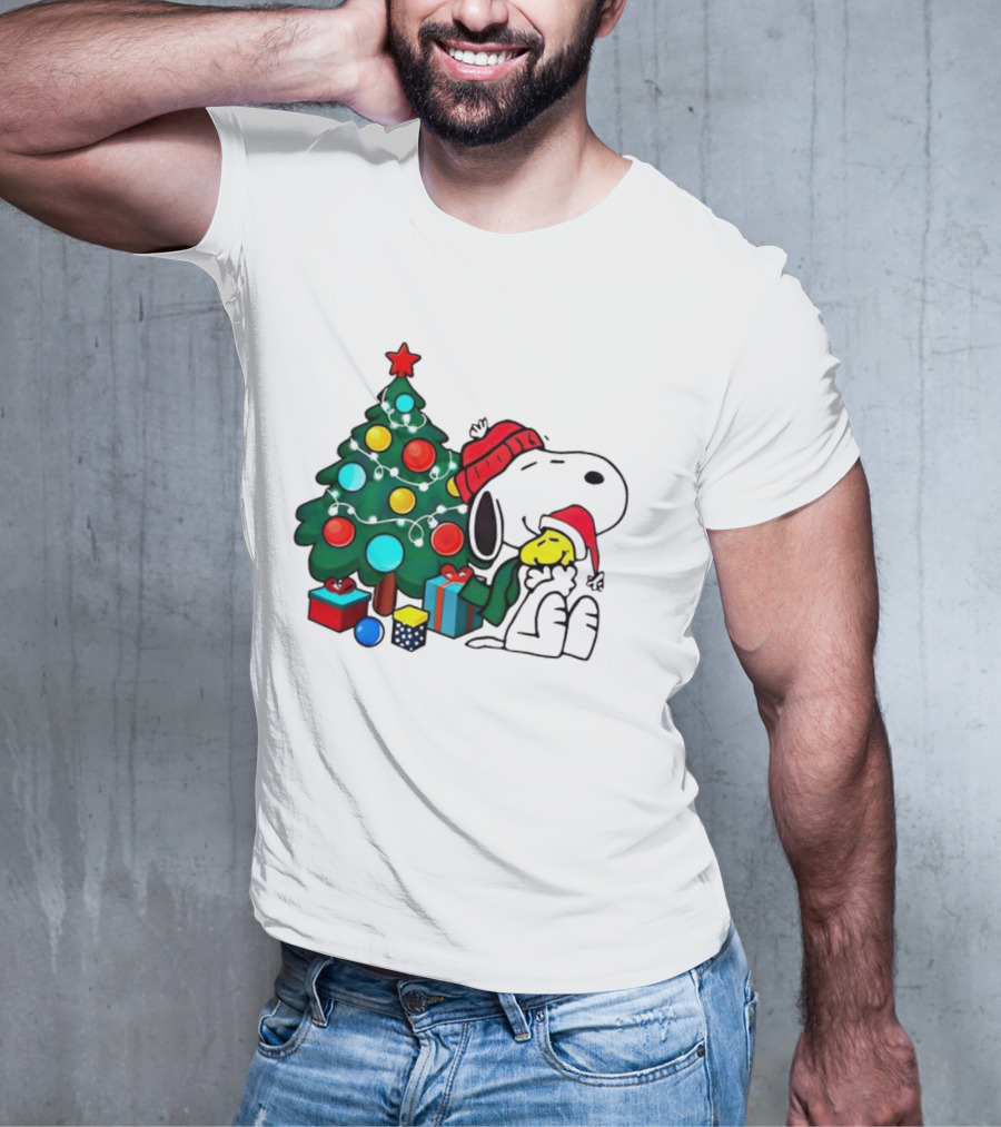 Peanuts Snoopy With Woodstock And Christmas Tree And Gifts T-Shirt