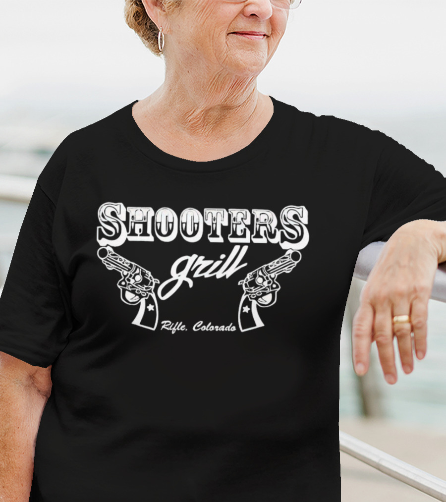 Shooters Grill Rifle Colorado Vintage Revolver T-Shirt