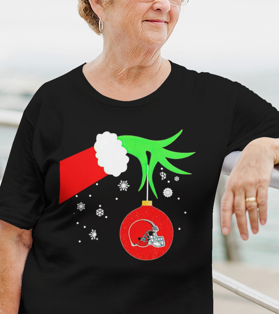 The Grinch Holding Cleveland Browns Ornament With Snowflakes T-Shirt