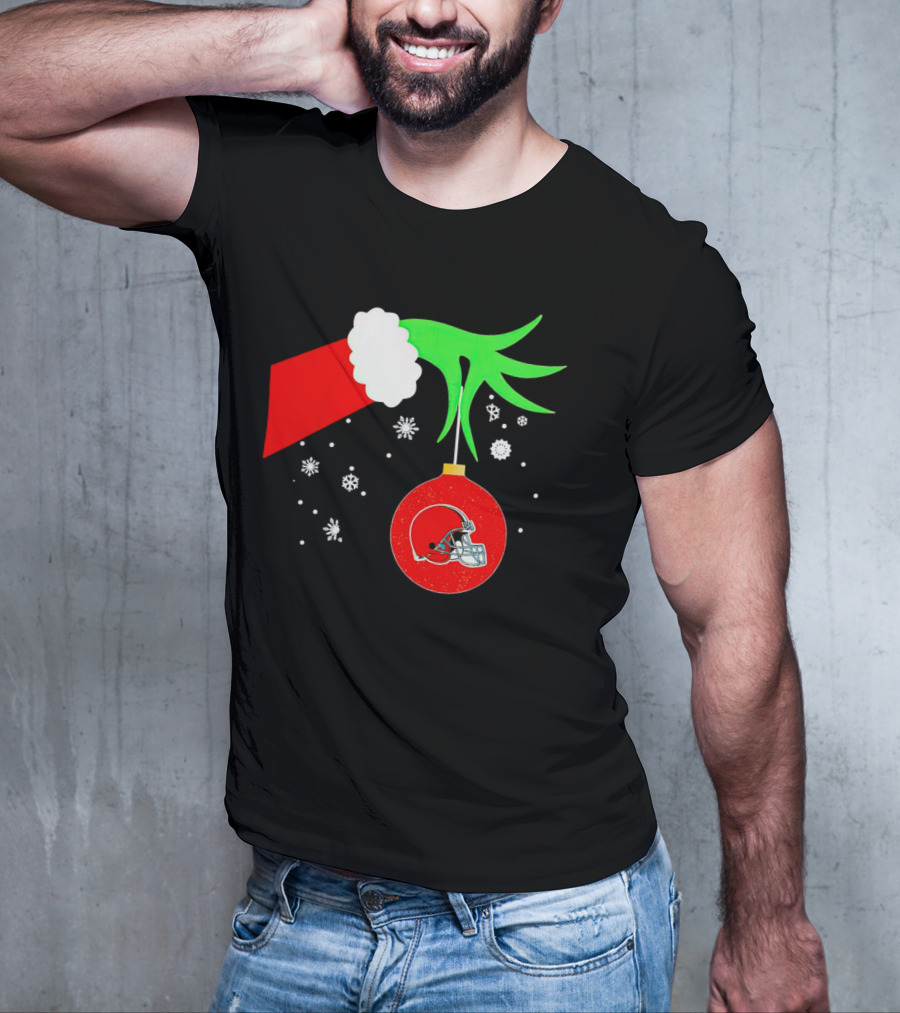 The Grinch Holding Cleveland Browns Ornament With Snowflakes T-Shirt