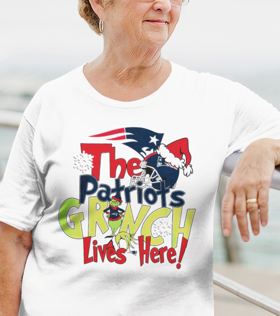 The New England Patriots Grinch Lives Here Christmas Santa Hat T-Shirt