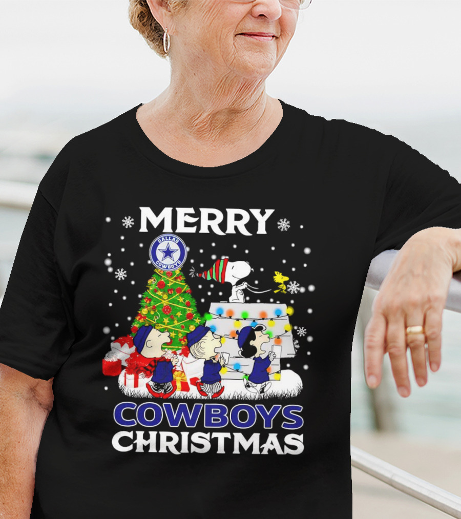 Merry Dallas Cowboys Peanuts Characters Christmas T-Shirt
