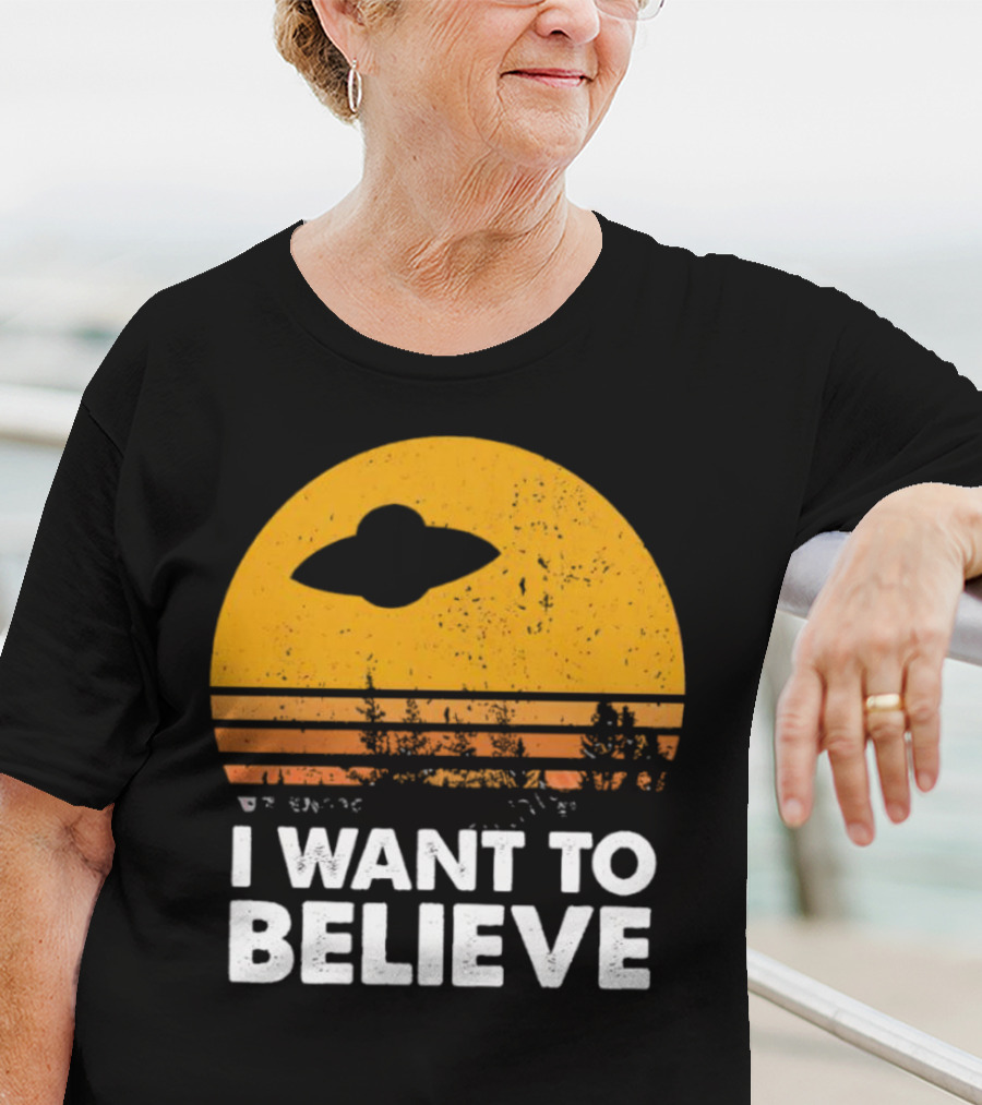 I Want To Believe Alien UFO Vintage Sunset T-Shirt
