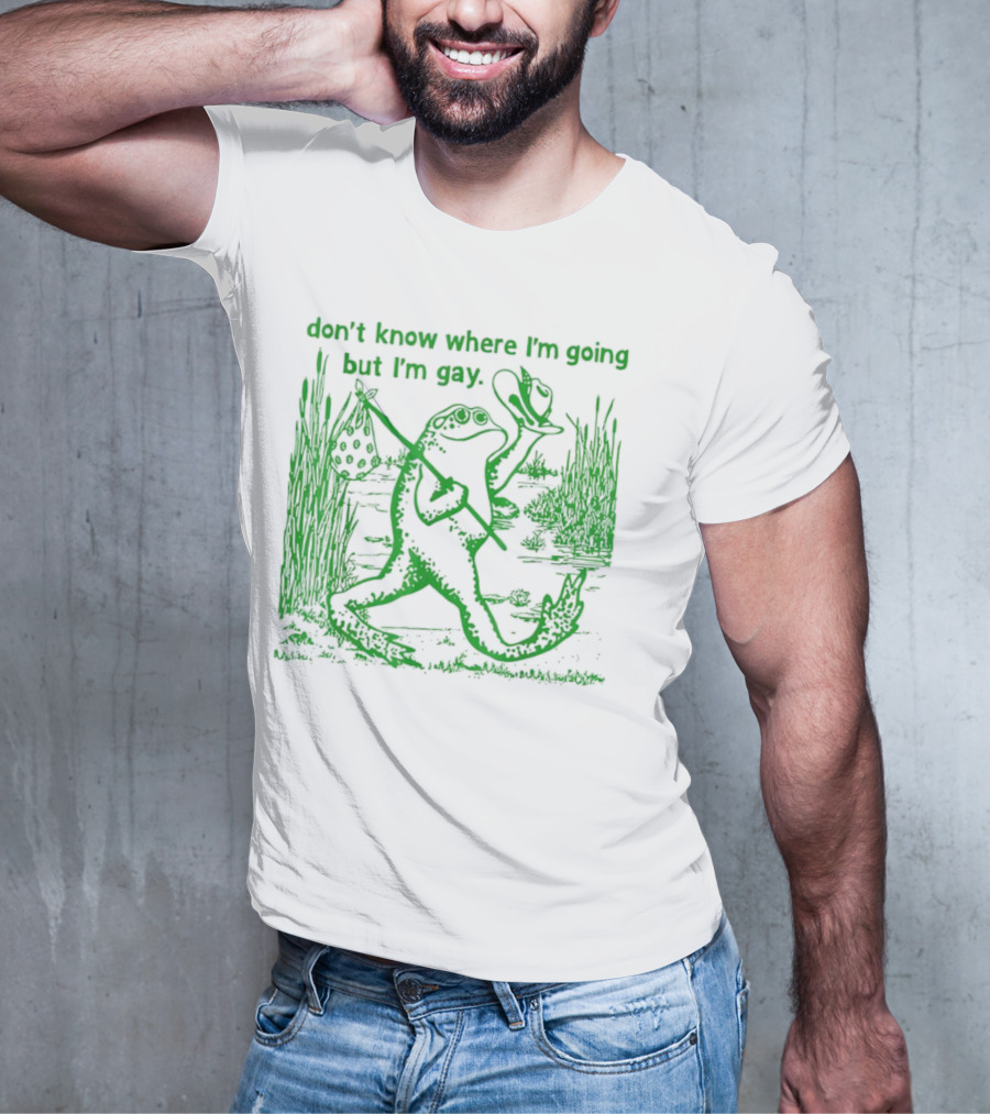 Don't Know Where I'm Going But I'm Gay Frog Carrying Bag And Hat In Nature Scene T-Shirt