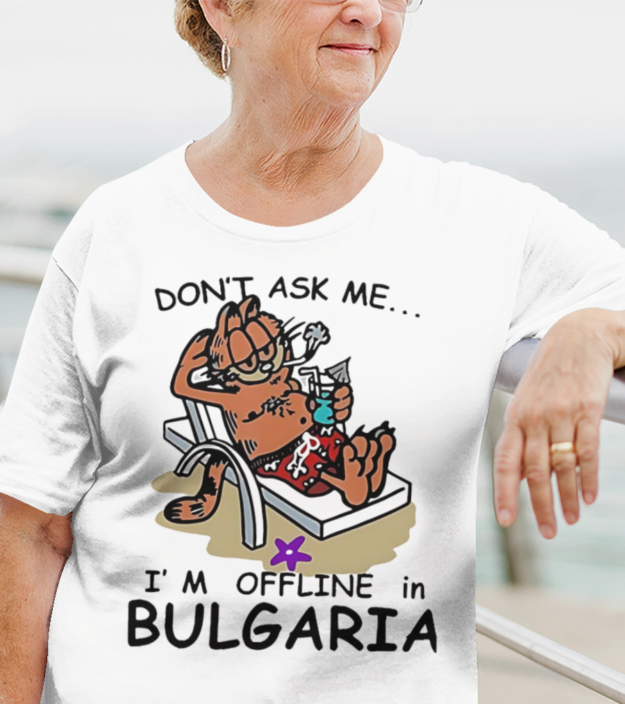 Garfield Relaxing Don't Ask Me I'm Offline In Bulgaria Holiday Mood T-Shirt