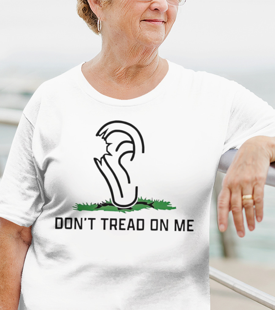 DON'T TREAD ON ME Piece Of Ear Missing Iconic Symbol Green Grass T-Shirt