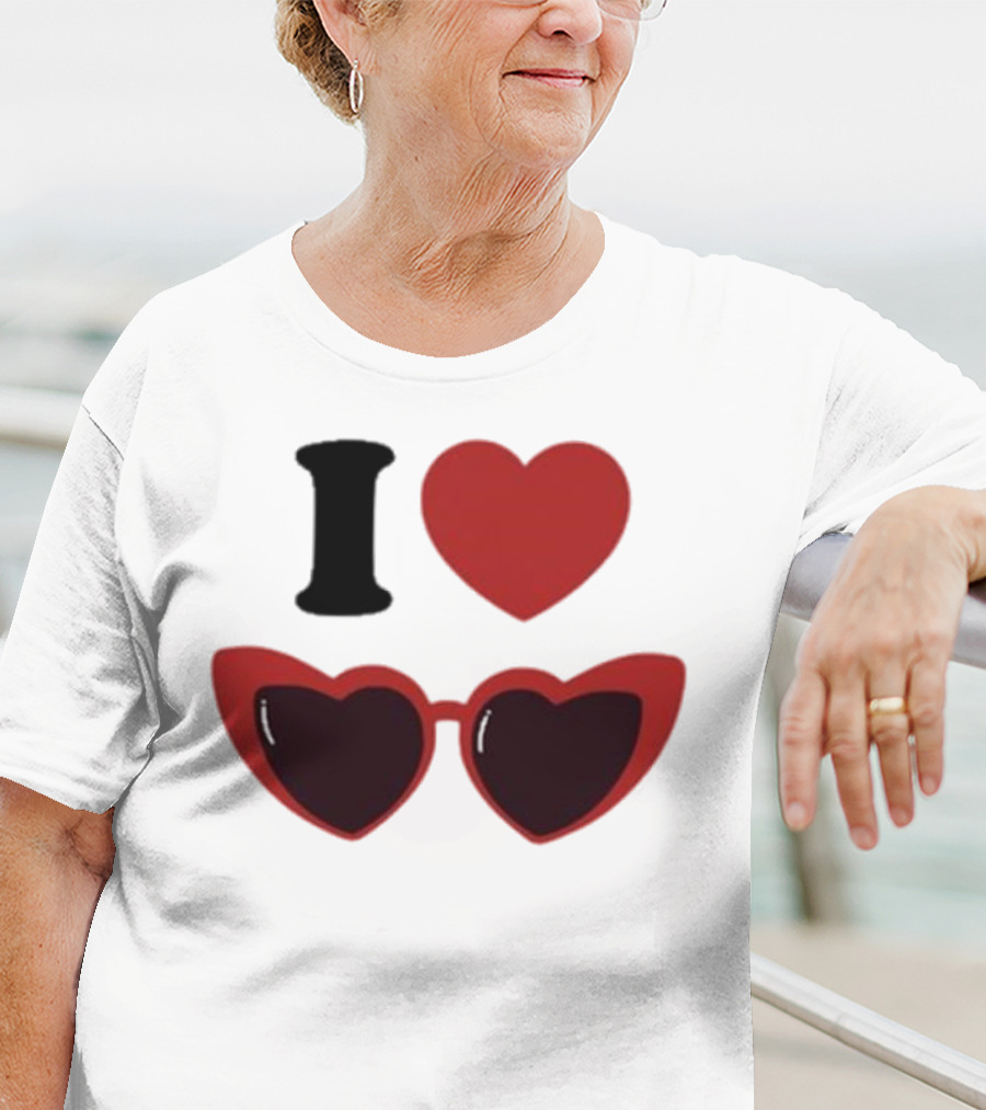 Chiara Oliver Camiseta I Love Chiara Heart Sunglasses T-Shirt
