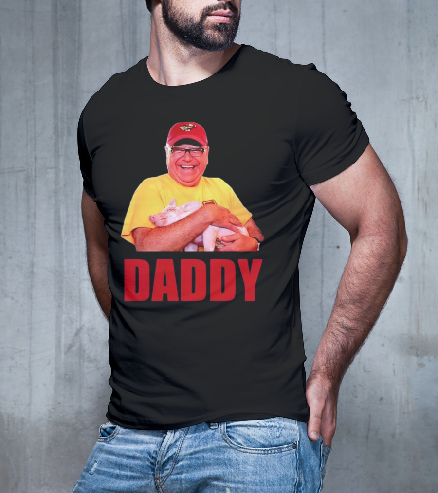 DADDY Hugging Pig Tim Walz Cap T-Shirt