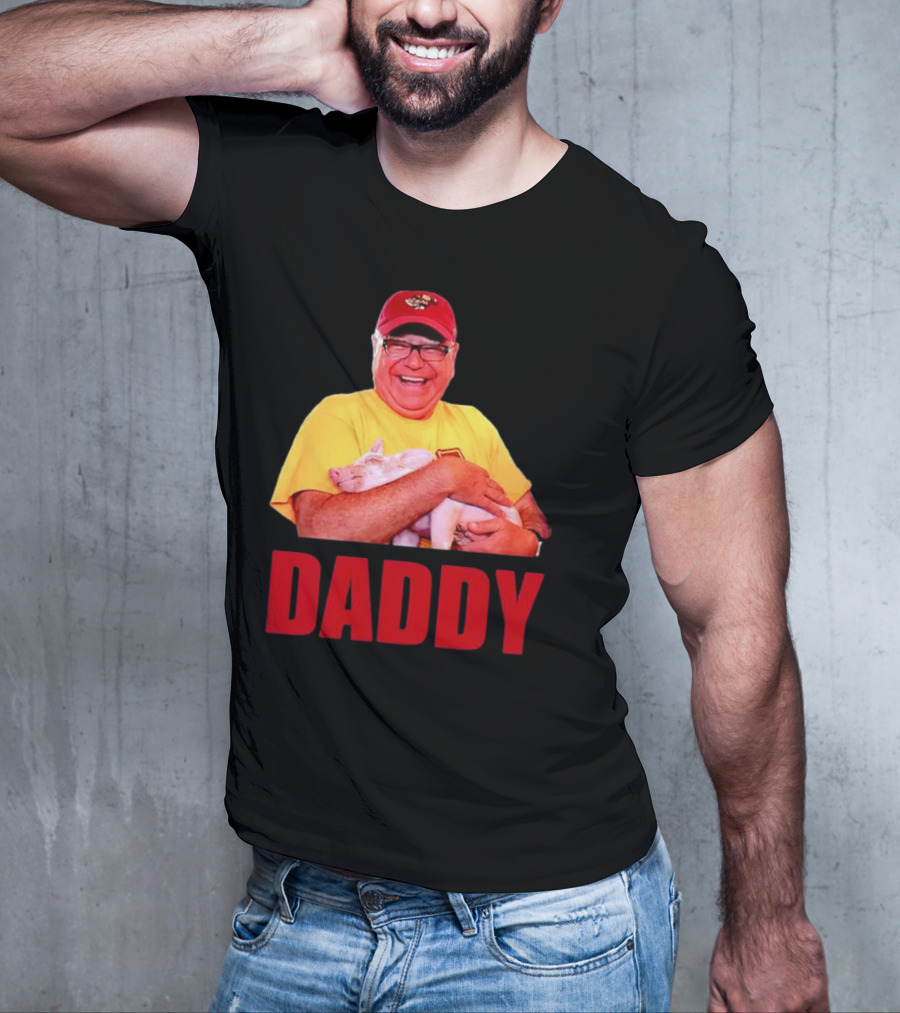 DADDY Hugging Pig Tim Walz Cap T-Shirt