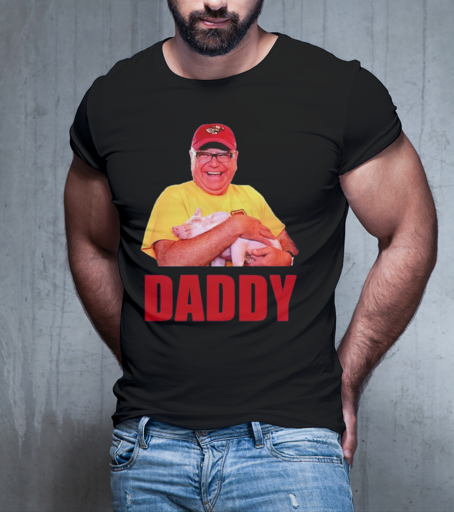 DADDY Hugging Pig Tim Walz Cap T-Shirt